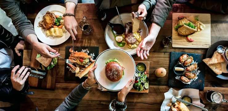 وعده‌های غذایی در رستوران و مهمانی | بهترین دکتر تغذیه اصفهان | کلینیک راشا